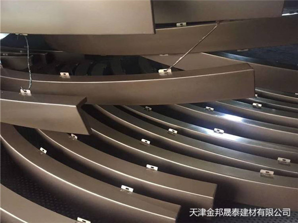 仿铜拉丝铝单板